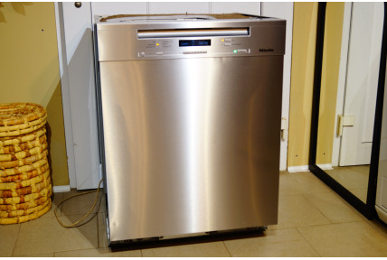 Miele myčka celonerezová G 6300 SCU, tři koše