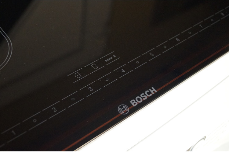 Sklokeramická  indukční varná deska Bosch PIN675N14E