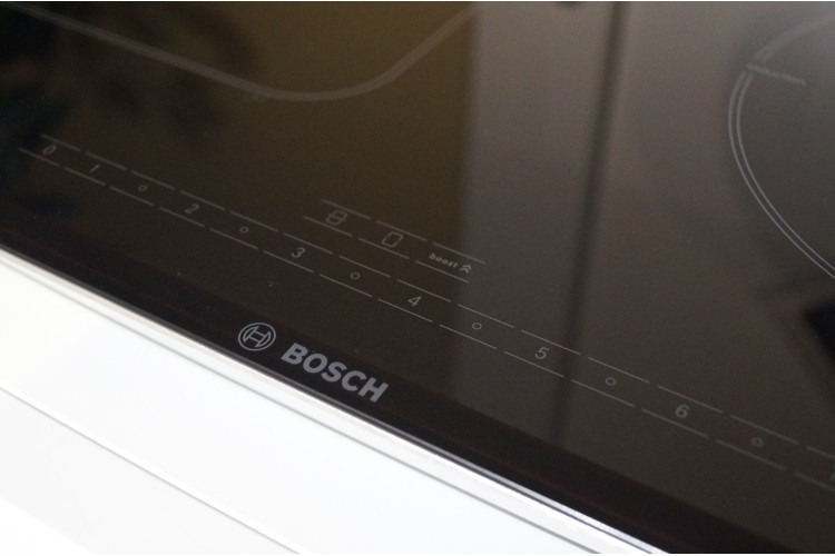Sklokeramická  indukční varná deska Bosch PIN675N14E